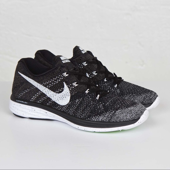 Nike Flyknit Lunar 3 Women’s Running Shoe - Picture 2 of 9